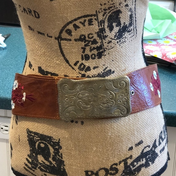 Women's Leather Belt Floral design - Picture 2 of 16